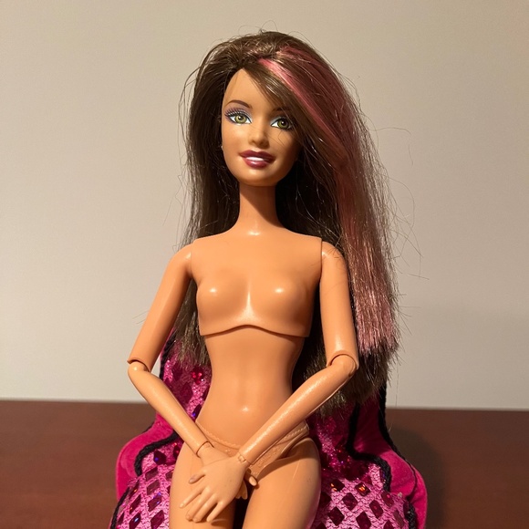 Barbie Doll 2009 Fashionistas Sassy - Picture 8 of 8